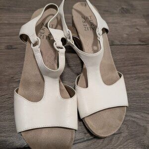 Naturalizer White Wedge Sandal Size 8